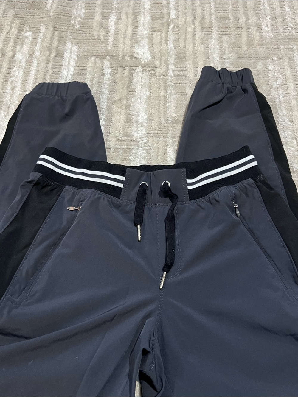 Women’s Calvin Klein Black and Gray Side Zip Pockets Performance Pants Size XS - Picture 2 of 8